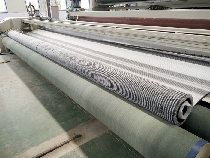 膨潤(run)土防水毯(tan)生産